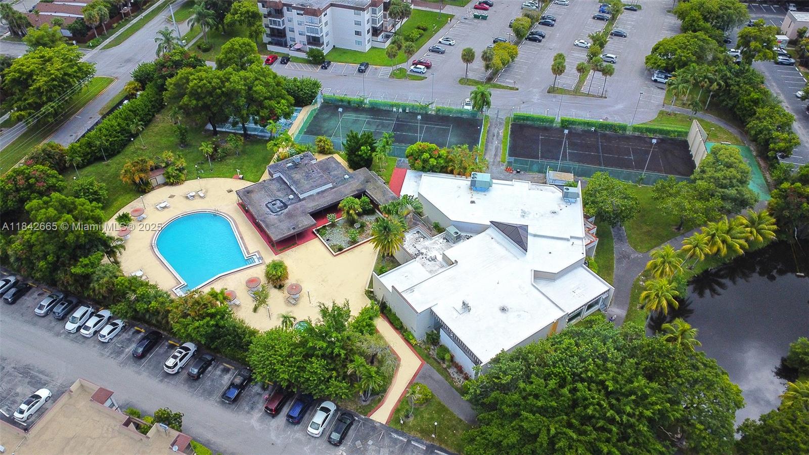 OMEGA CONDO NO 4 - Residential