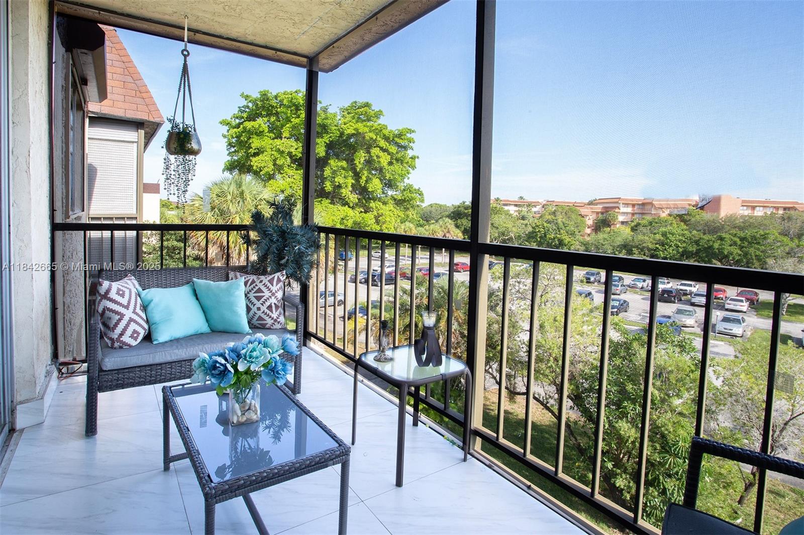 OMEGA CONDO NO 4 - Residential