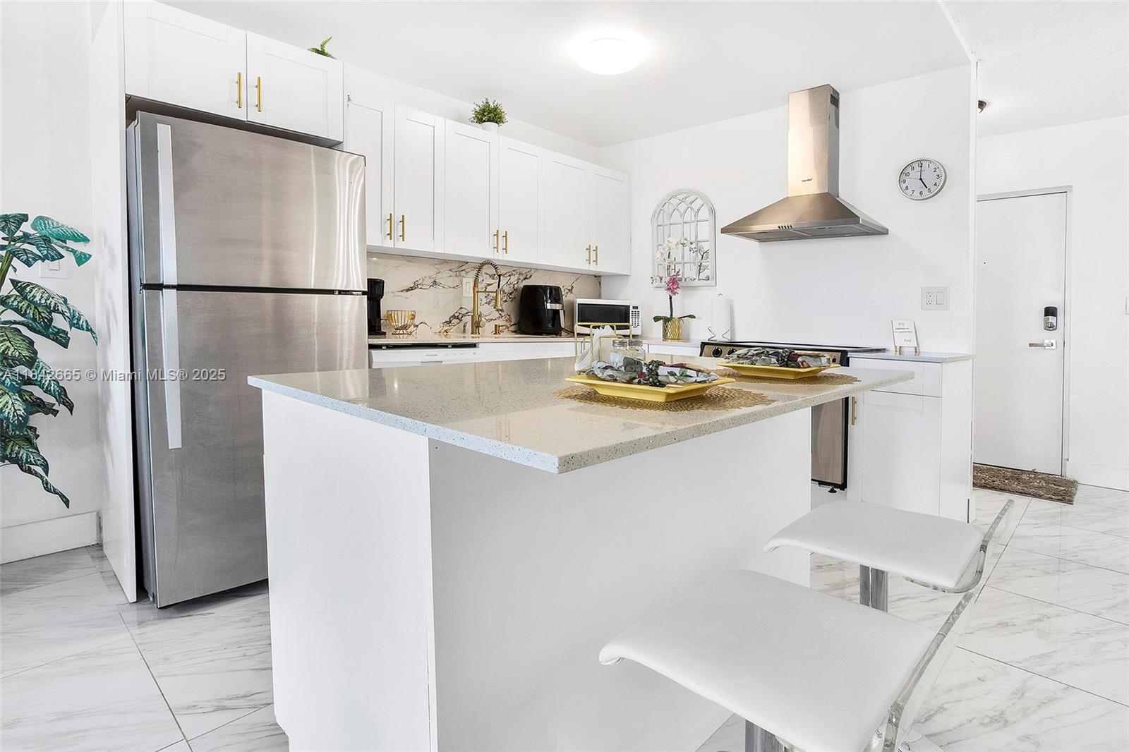 OMEGA CONDO NO 4 - Residential