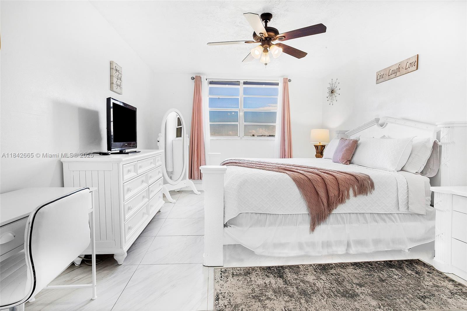 OMEGA CONDO NO 4 - Residential