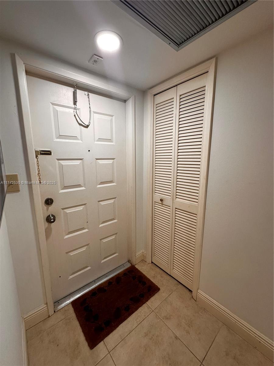 NO 14 PALM-AIRE COUNTRY C - Residential Lease