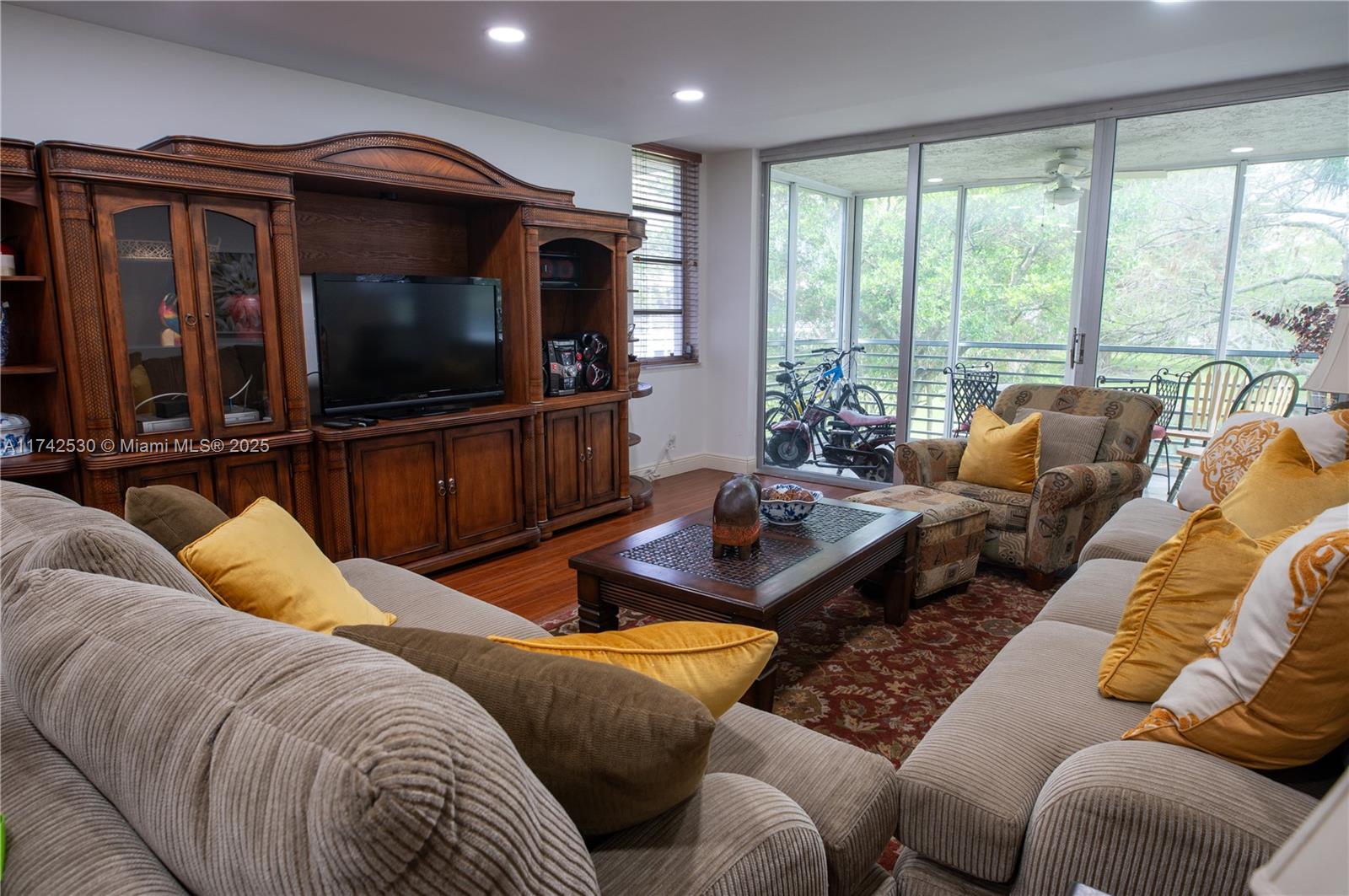 NO 14 PALM-AIRE COUNTRY C - Residential Lease