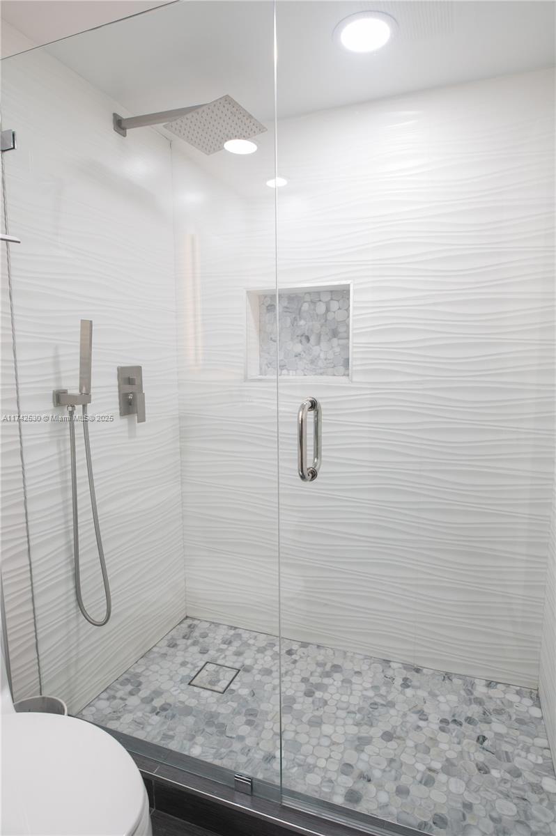 NO 14 PALM-AIRE COUNTRY C - Residential Lease