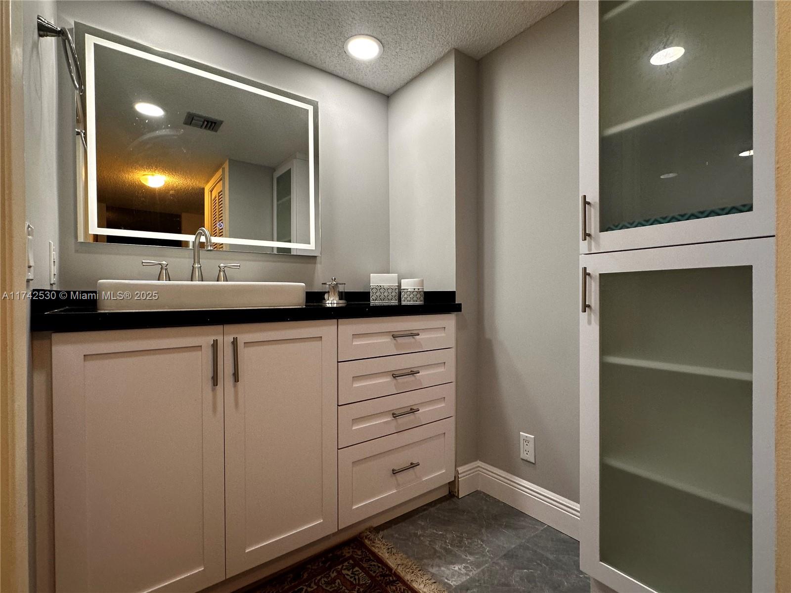 NO 14 PALM-AIRE COUNTRY C - Residential Lease