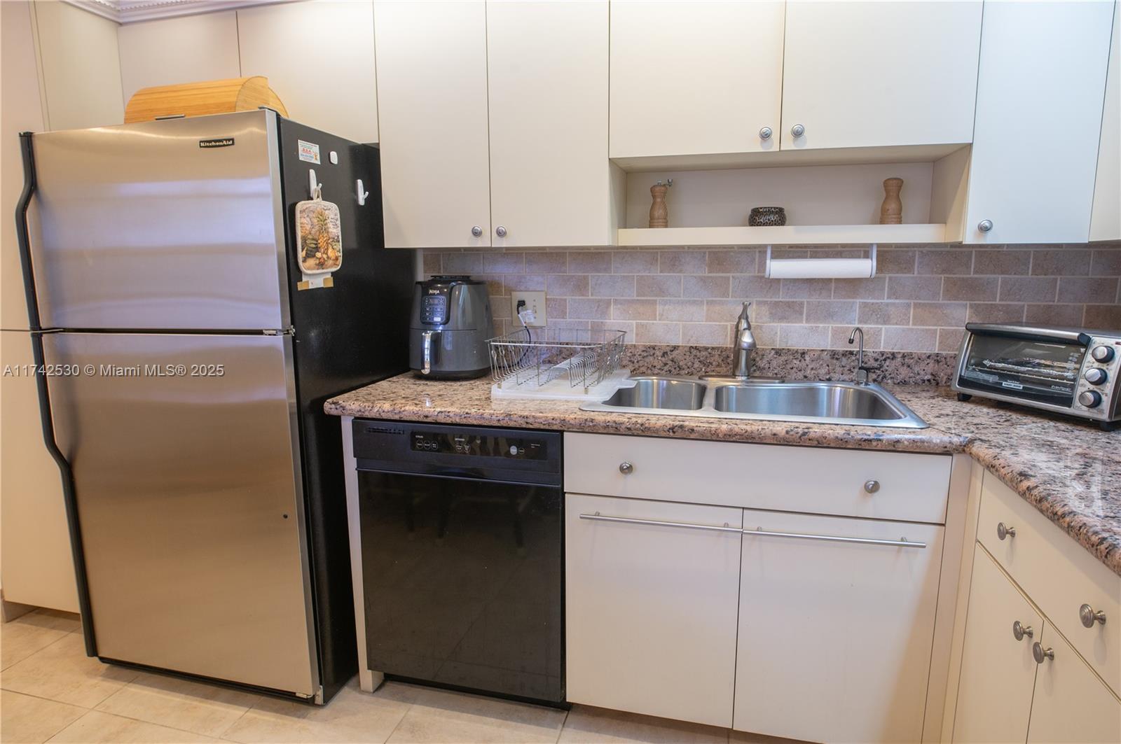 NO 14 PALM-AIRE COUNTRY C - Residential Lease