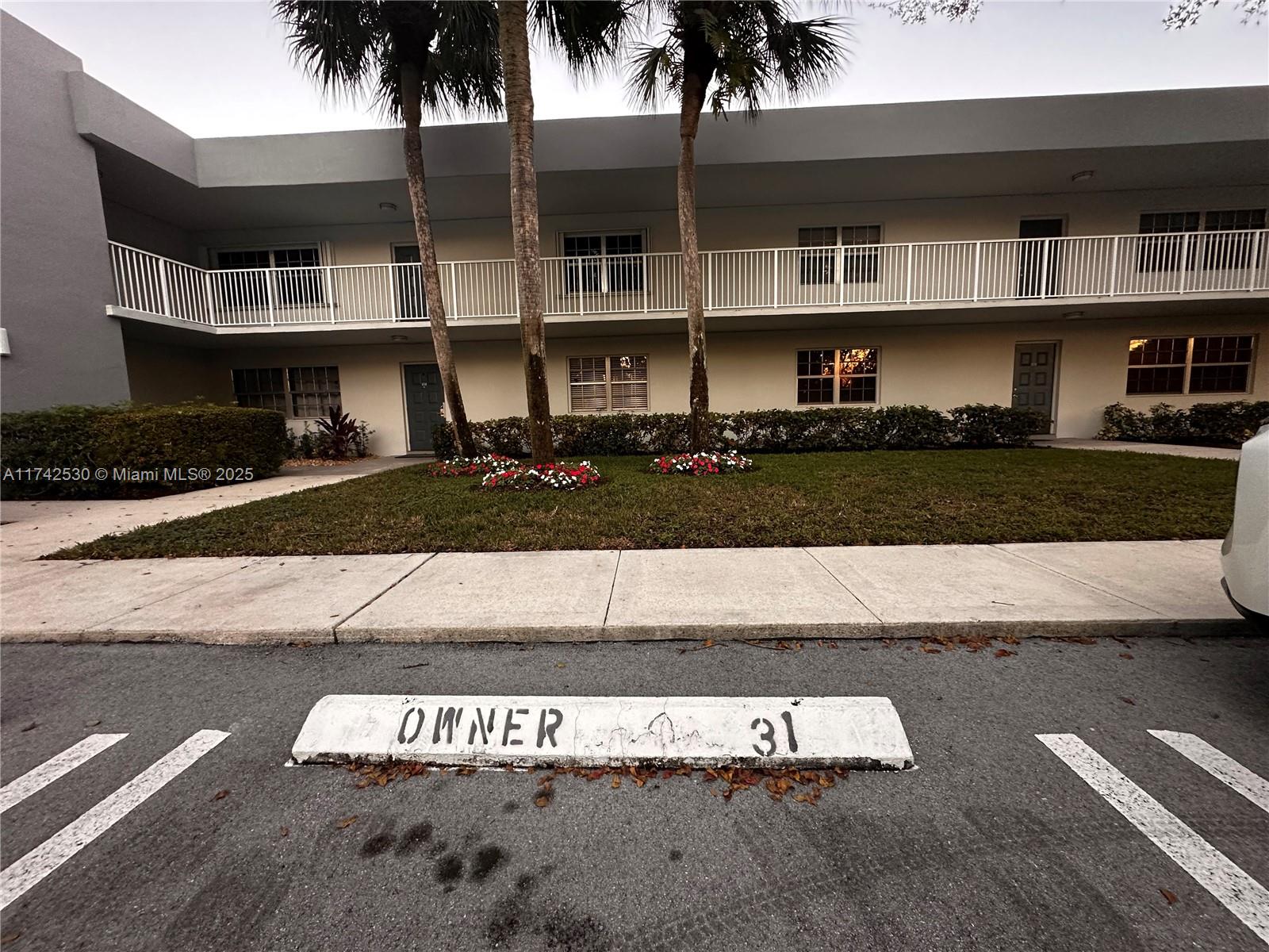 NO 14 PALM-AIRE COUNTRY C - Residential Lease