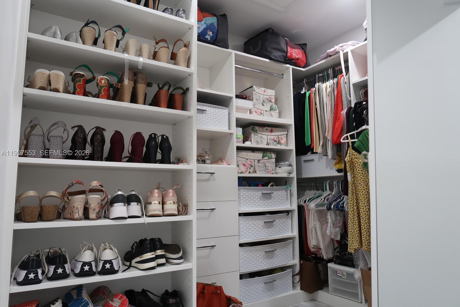 OMEGA VILLAS 3 CONDO - Residential