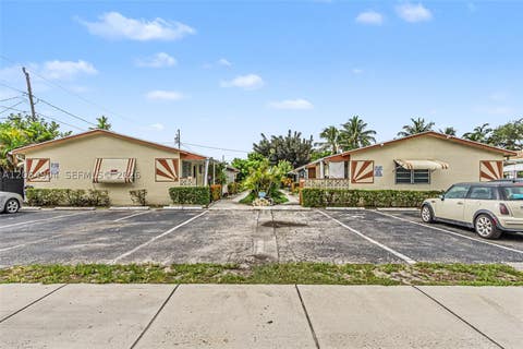 Photo of 2516 Hayes St #10, Hollywood, FL 33020 (MLS # A12064904)