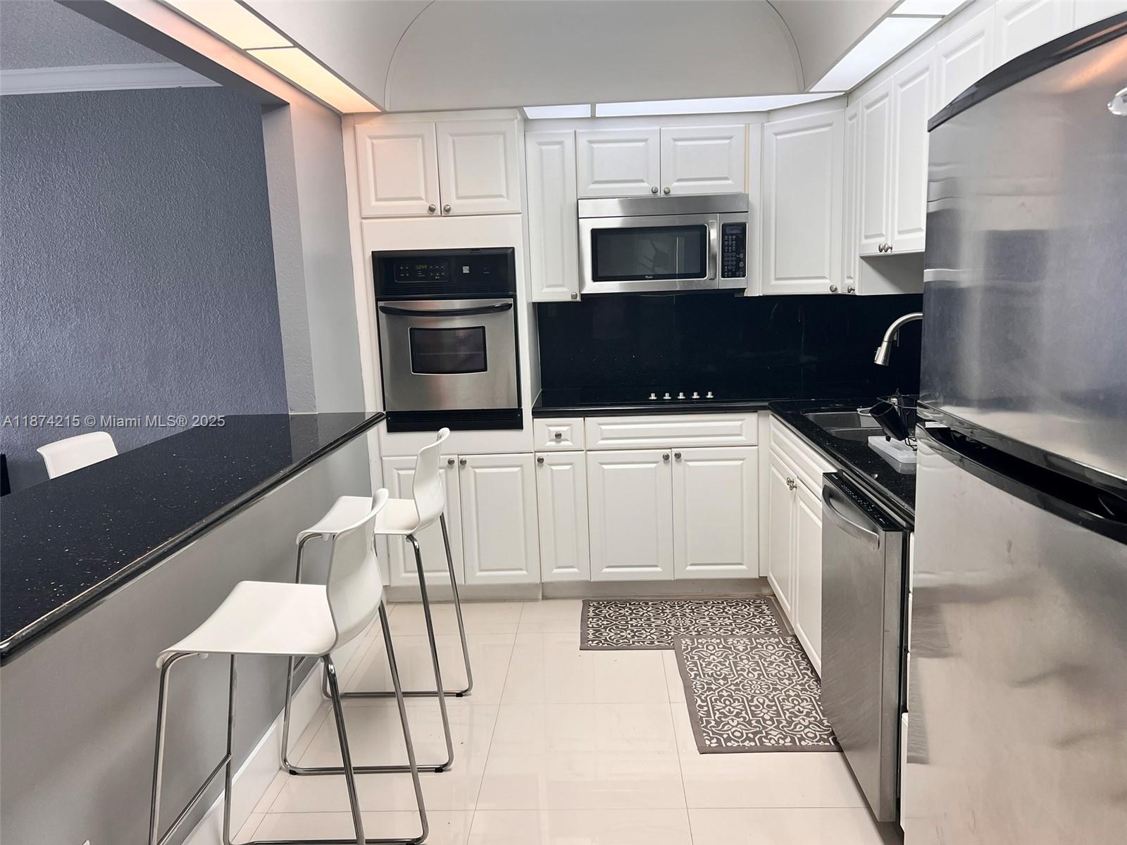 Remarkable 2 bedroom and 2 full bath unit, Completely Furnished. Ready to Move-In. Easy access. Parking space is right next to the elevator. Short term or long term rental available.