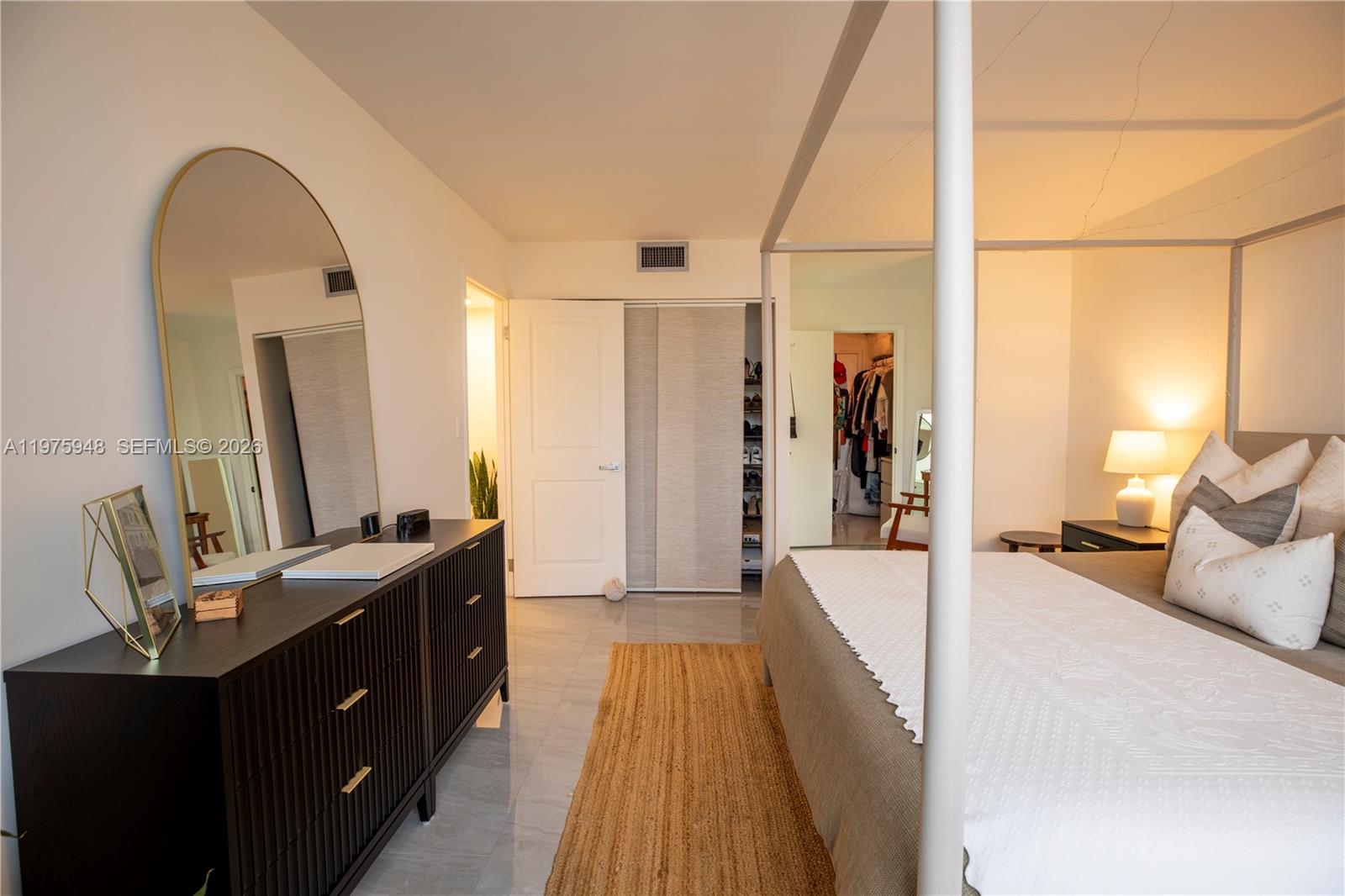 2750 NE 183rd St 811