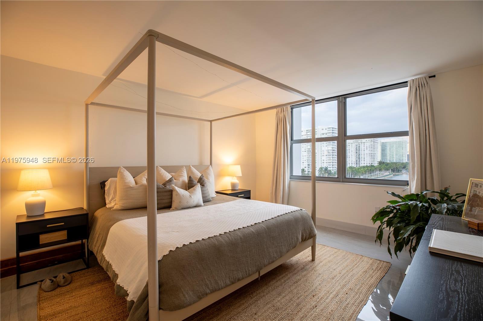 2750 NE 183rd St 811