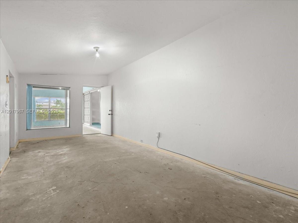 SO MIAMI HEIGHTS MANOR - Residential