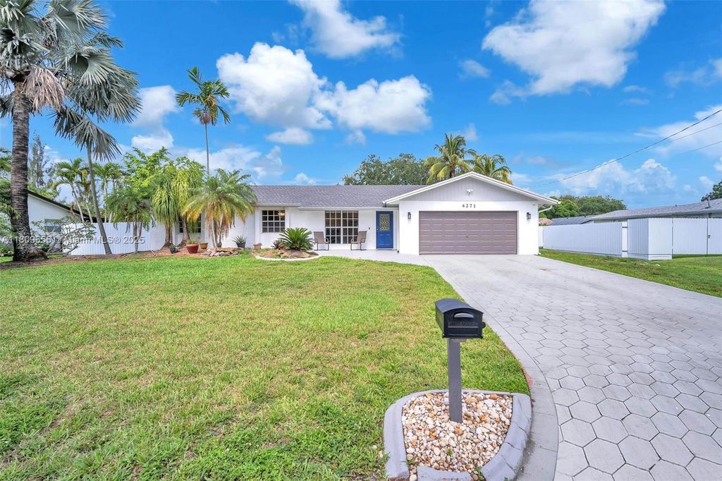 Photo of 4271 SW 67th Ter, Davie, FL 33314 (MLS # A11809656)