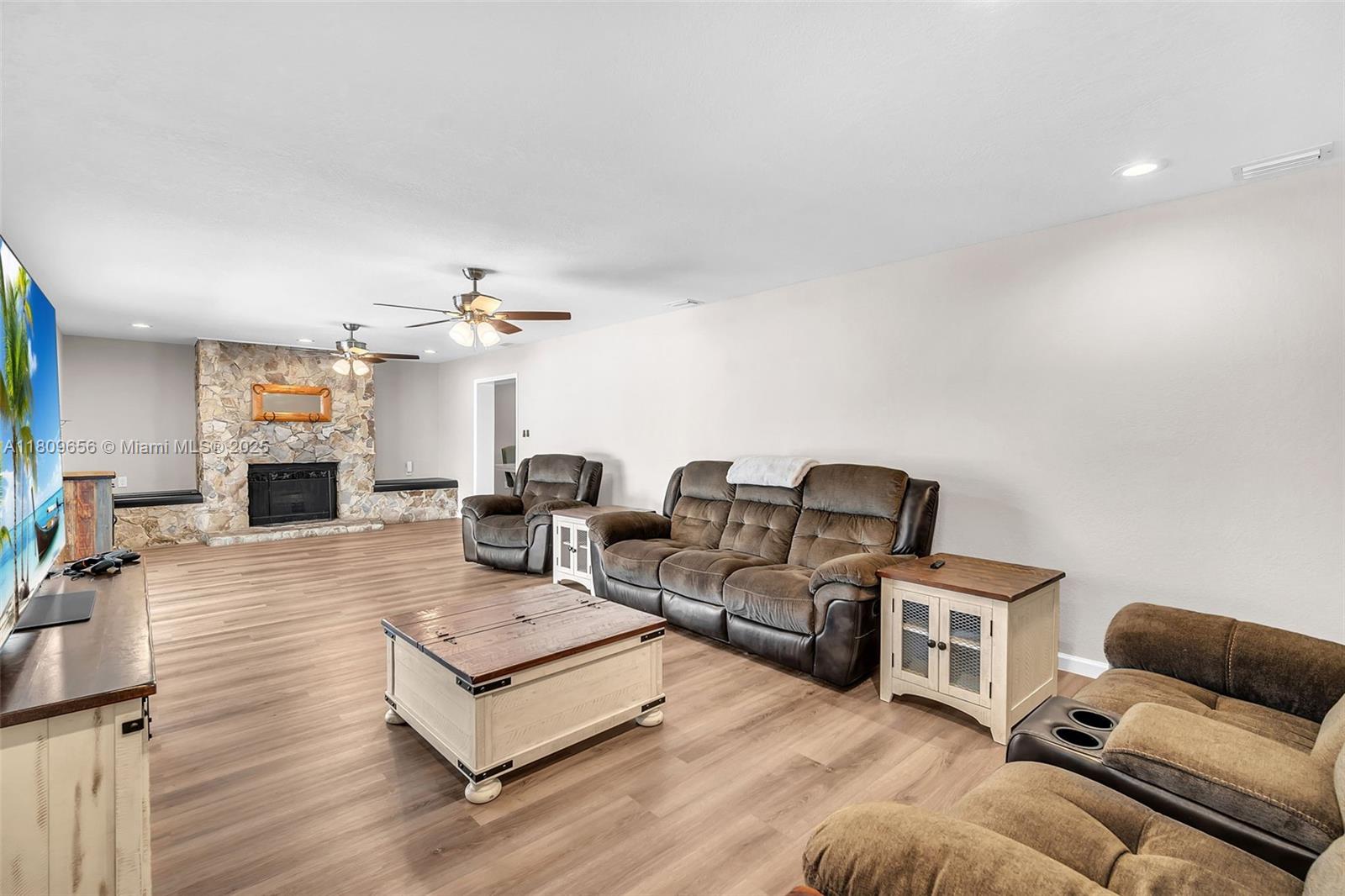4271 SW 67th Ter