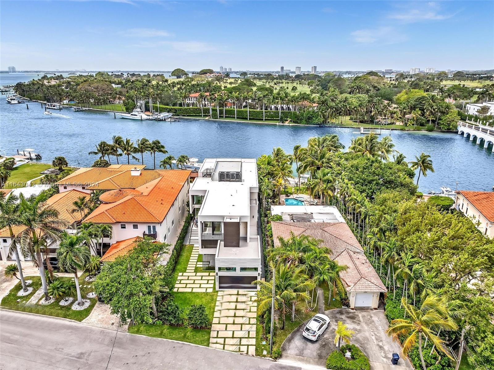 ALTOS DEL MAR NO 4 - Residential