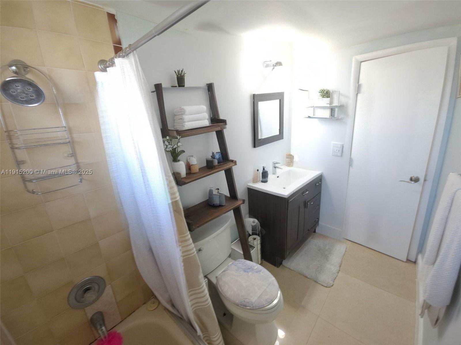 PALM SPRINGS LAKES 1ST AD - Residential