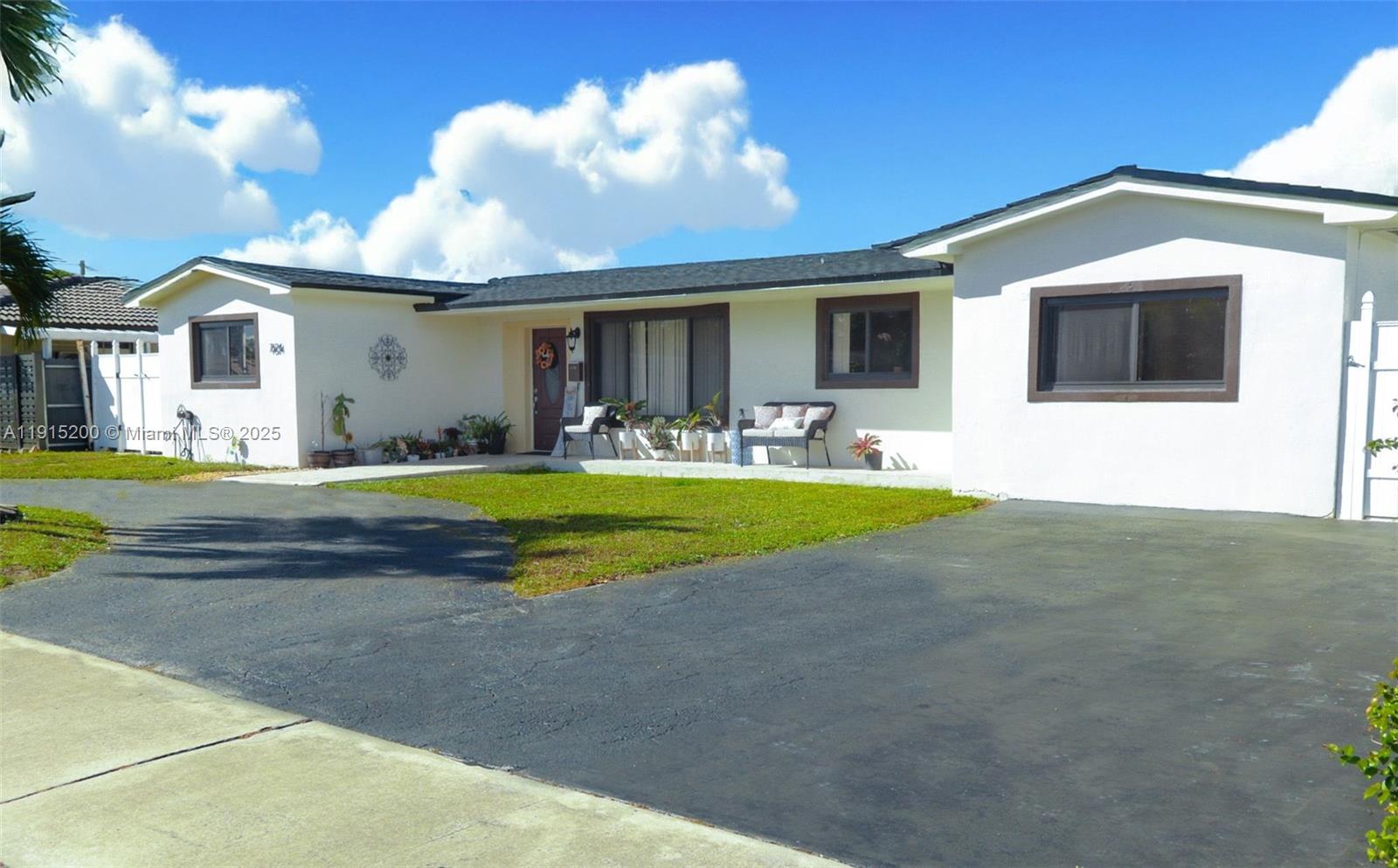 PALM SPRINGS LAKES 1ST AD - Residential