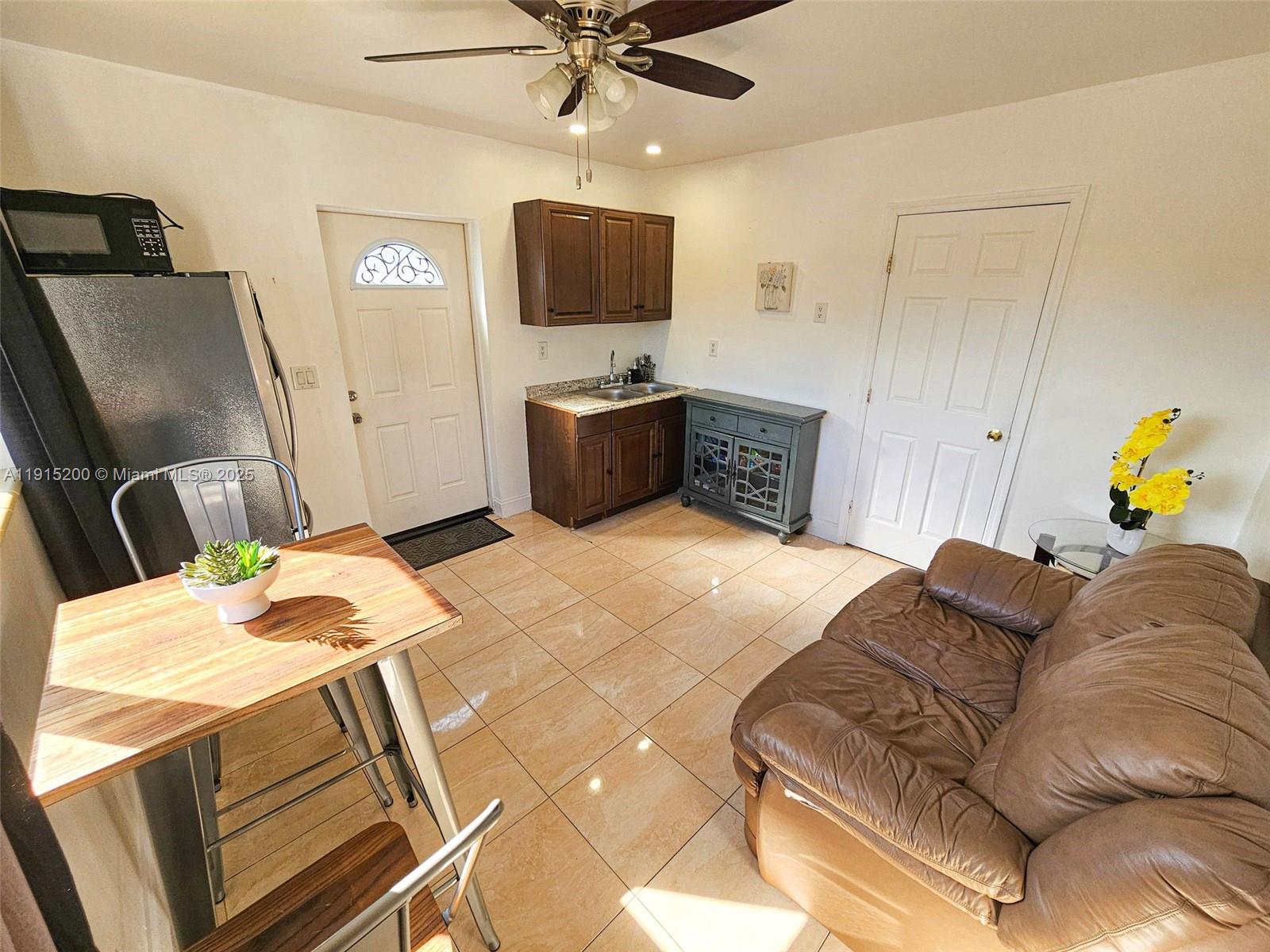 PALM SPRINGS LAKES 1ST AD - Residential