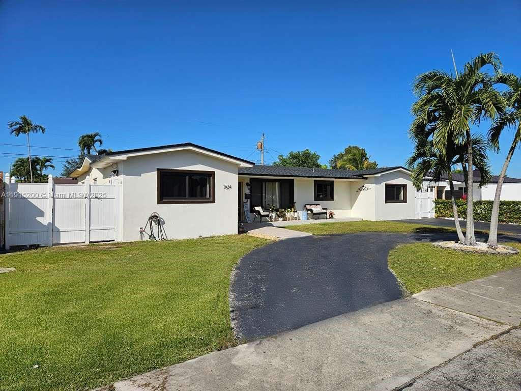 PALM SPRINGS LAKES 1ST AD - Residential