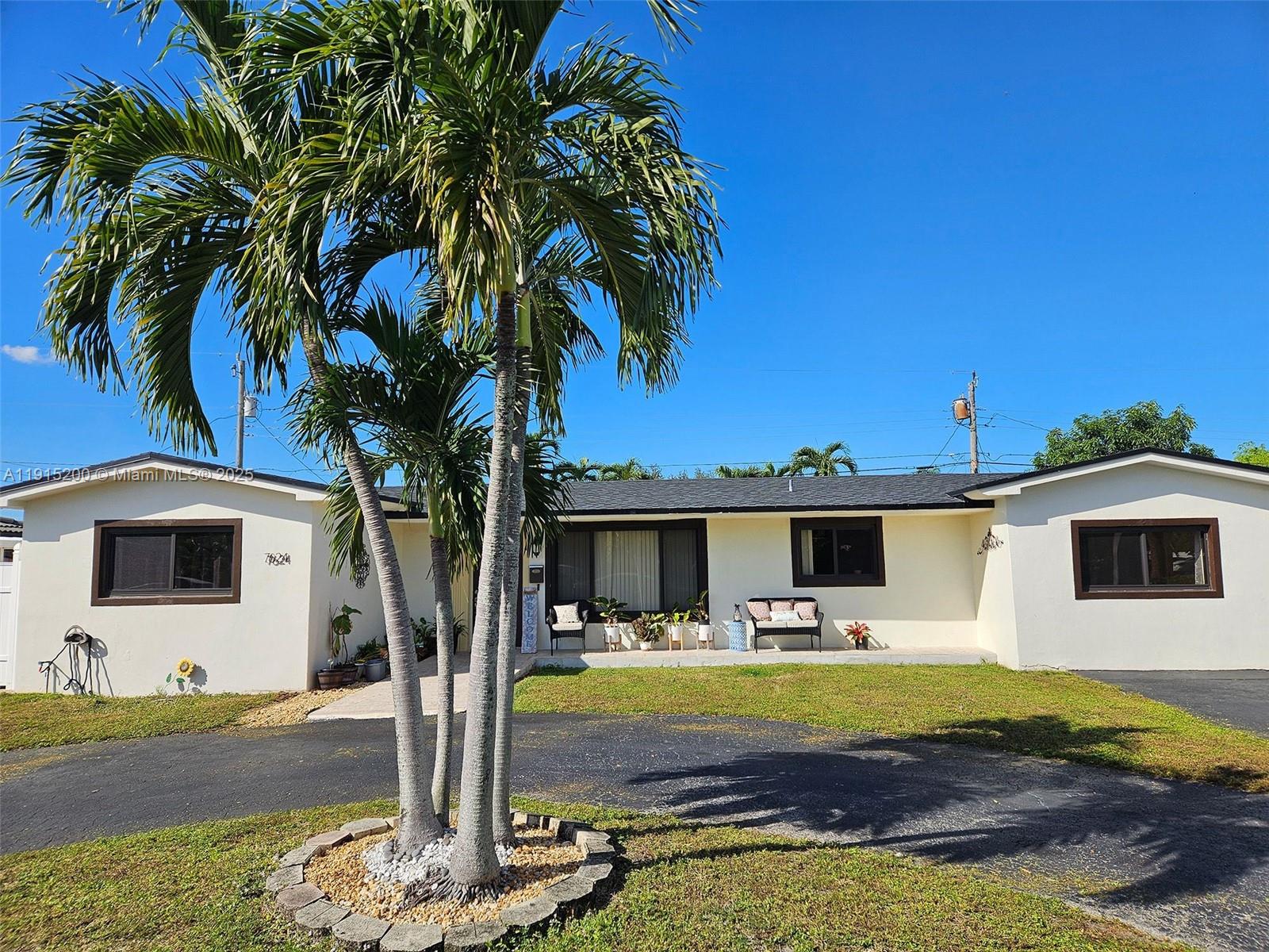 PALM SPRINGS LAKES 1ST AD - Residential