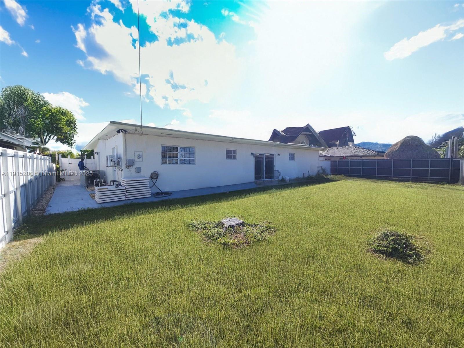 PALM SPRINGS LAKES 1ST AD - Residential