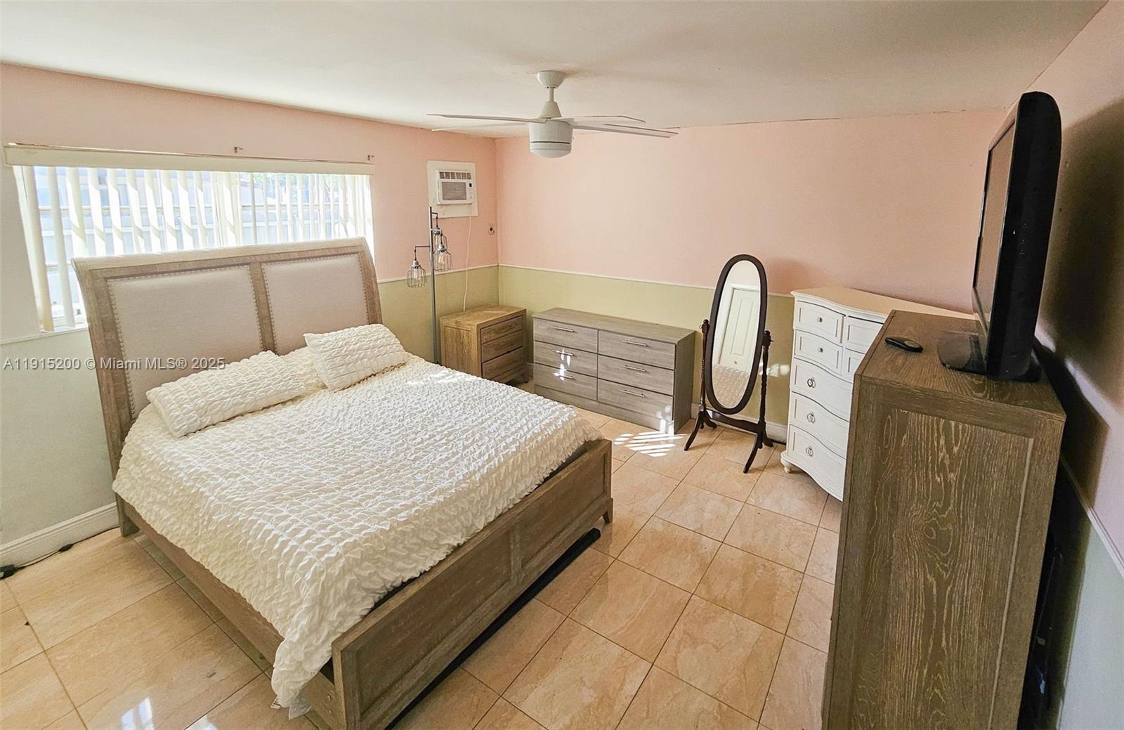 PALM SPRINGS LAKES 1ST AD - Residential