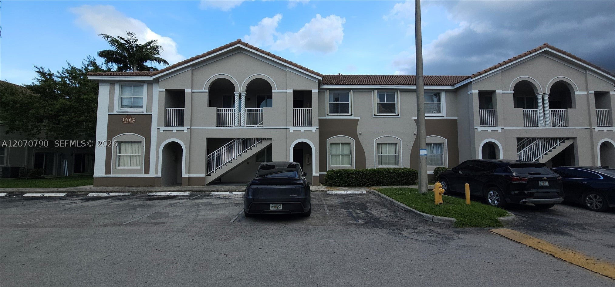 1662 SE 27th Dr 208 - Image 1