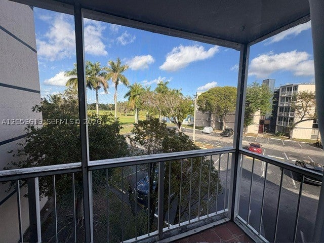 7035 NW 186th St D302, Hialeah FL 33015