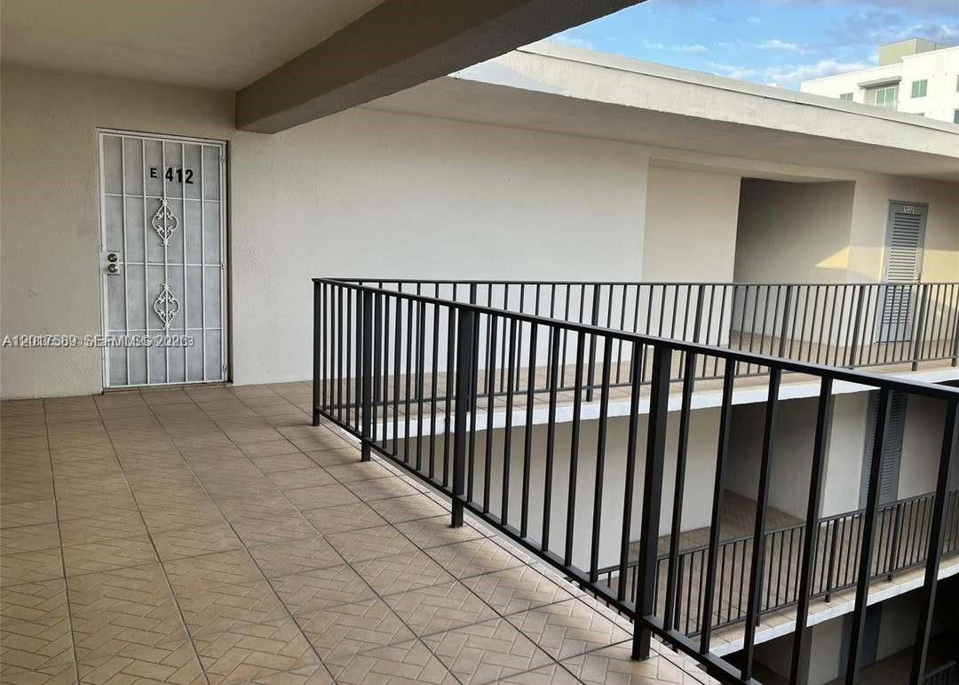 EL LAGO CONDO - Residential
