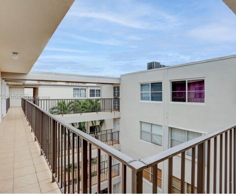 EL LAGO CONDO - Residential