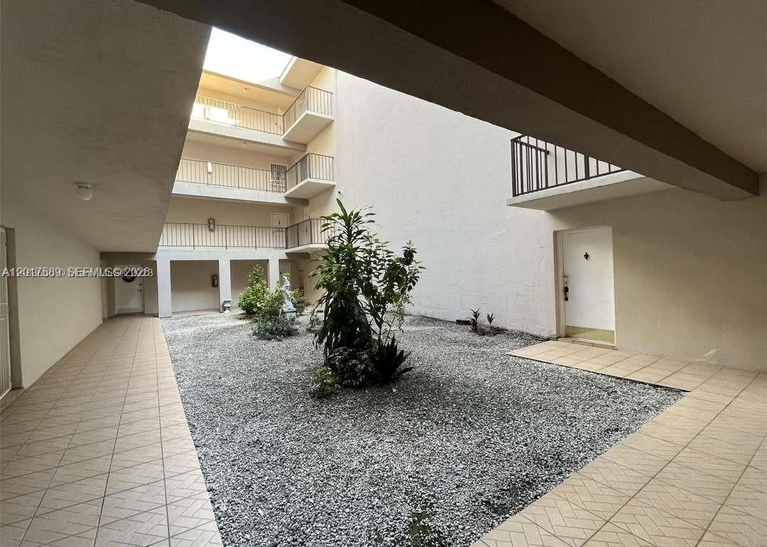 EL LAGO CONDO - Residential
