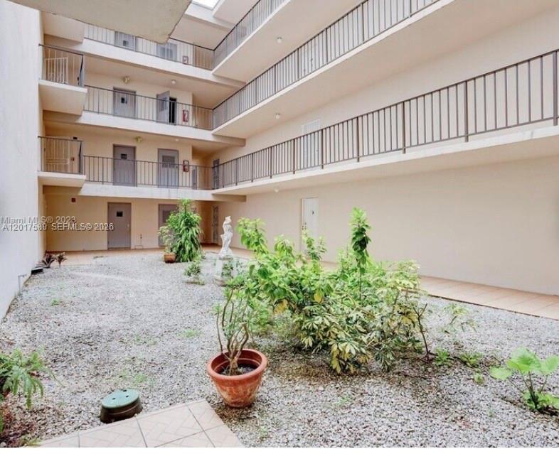 EL LAGO CONDO - Residential