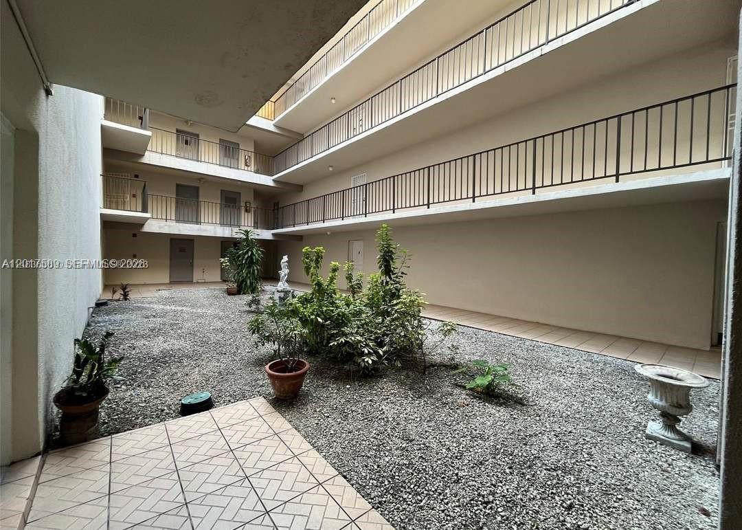 EL LAGO CONDO - Residential