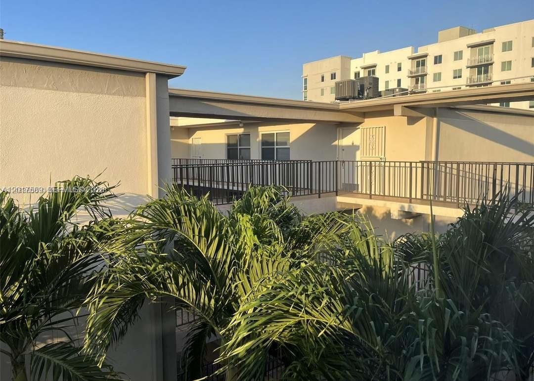 EL LAGO CONDO - Residential