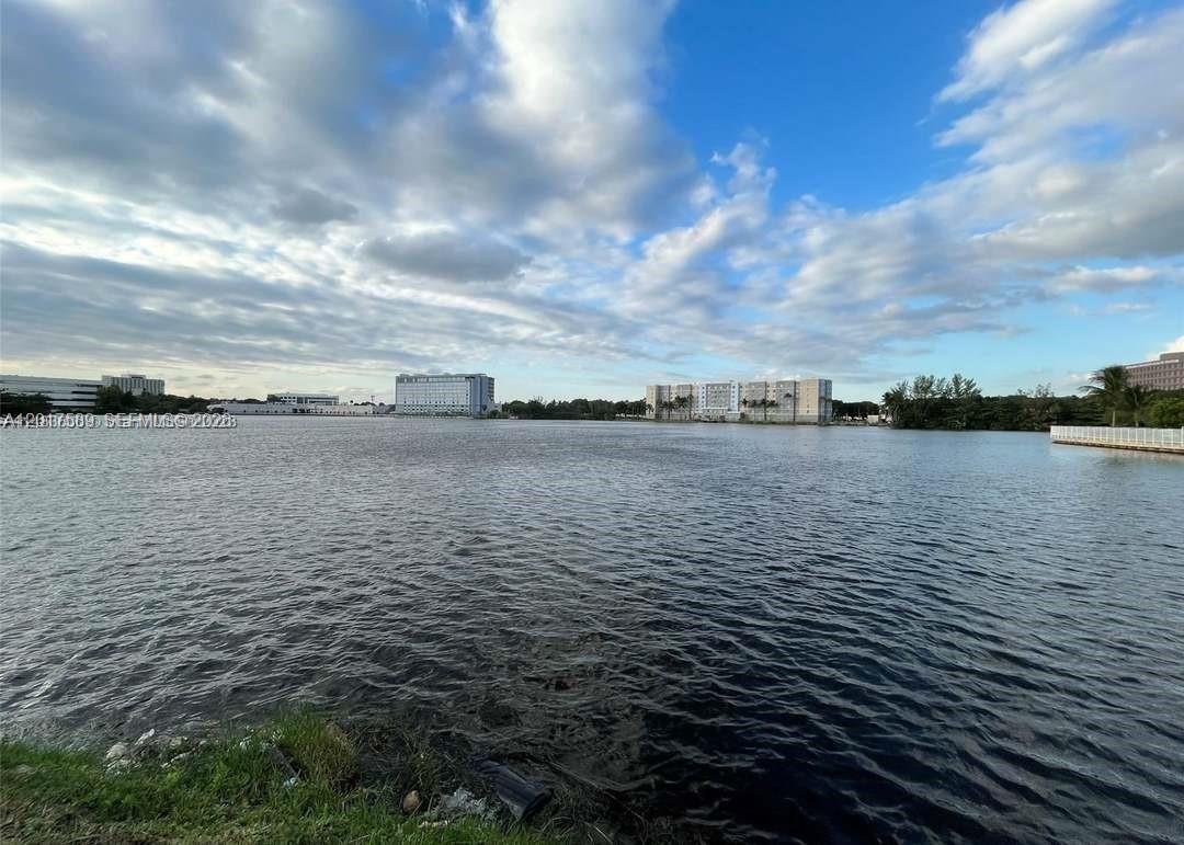 EL LAGO CONDO - Residential