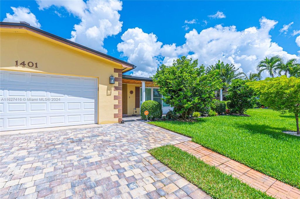 Photo of 1401 NW 115th Ave, Pembroke Pines, FL 33026 (MLS # A11627416)