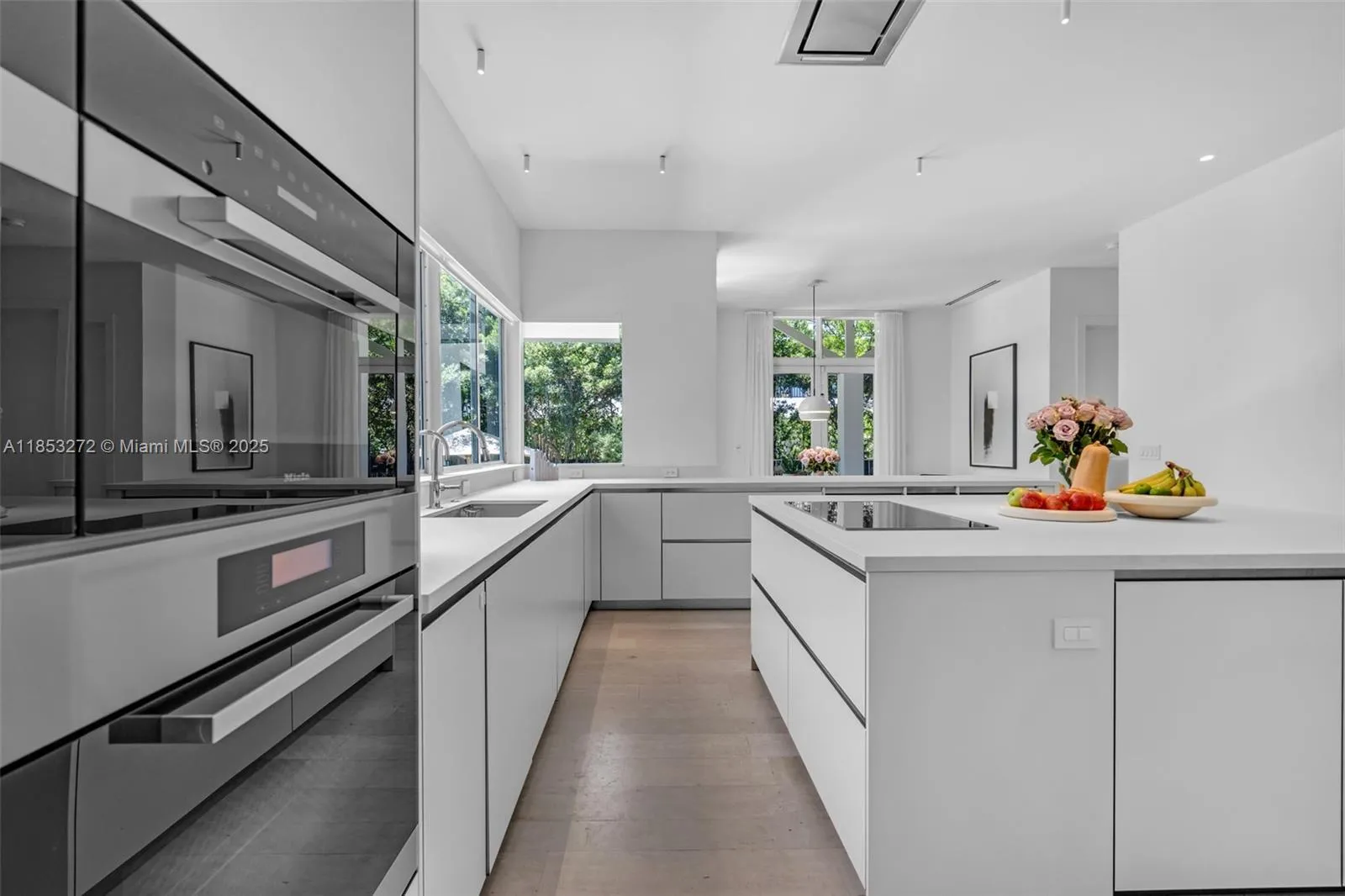 Key Biscayne, Florida 33149, United States, 6 Bedrooms Bedrooms, ,6 BathroomsBathrooms,Residential,Active,185537