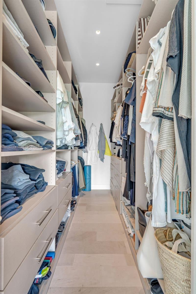 TROPICAL ISLE HOMES SUB 4 - Residential