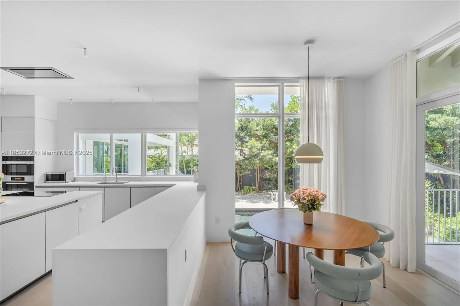 Key Biscayne, Florida 33149, United States, 6 Bedrooms Bedrooms, ,6 BathroomsBathrooms,Residential,Active,185537