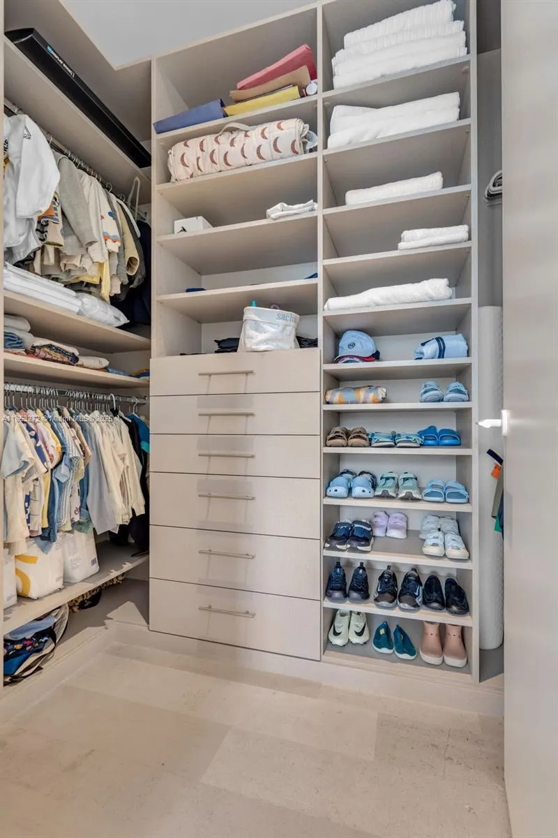 Key Biscayne, Florida 33149, United States, 6 Bedrooms Bedrooms, ,6 BathroomsBathrooms,Residential,Active,185537