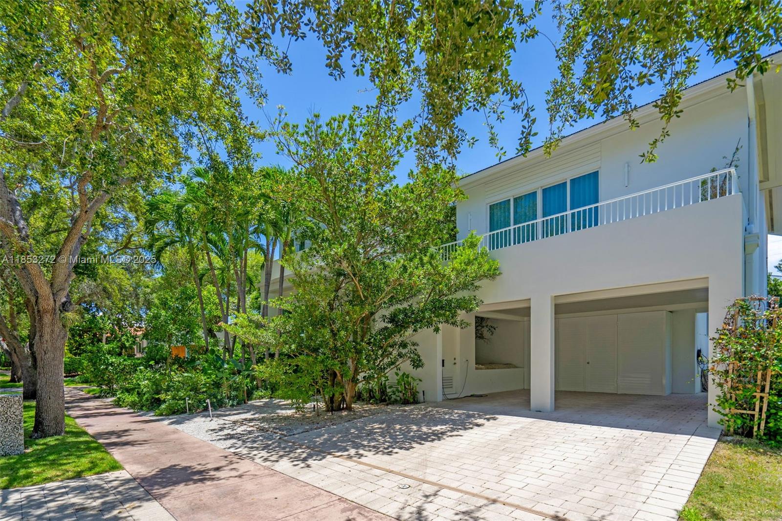 320 Woodcrest Rd