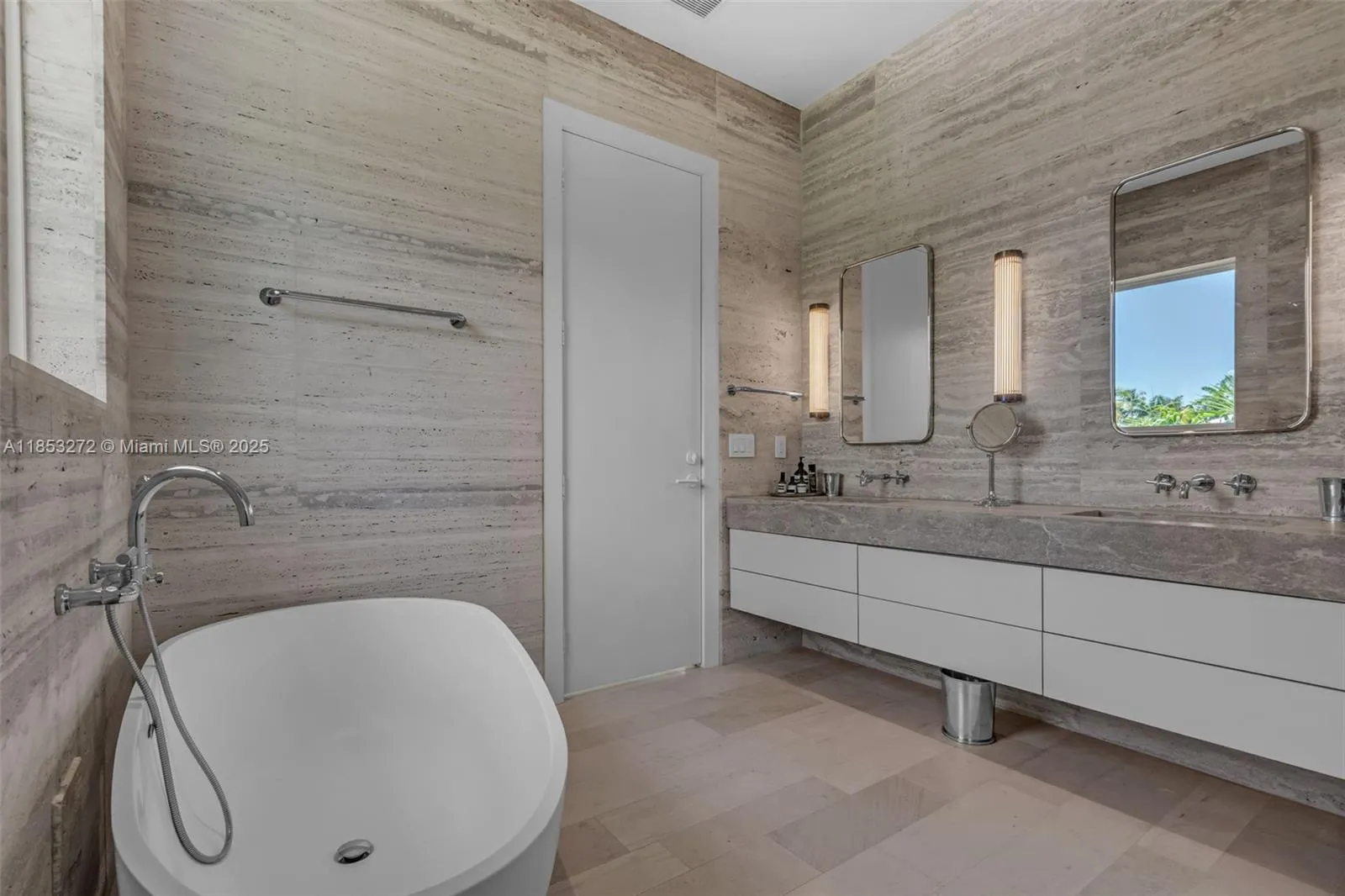 Key Biscayne, Florida 33149, United States, 6 Bedrooms Bedrooms, ,6 BathroomsBathrooms,Residential,Active,185537