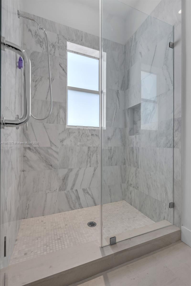 TROPICAL ISLE HOMES SUB 4 - Residential