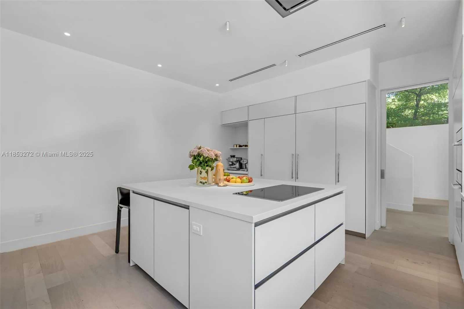 Key Biscayne, Florida 33149, United States, 6 Bedrooms Bedrooms, ,6 BathroomsBathrooms,Residential,Active,185537