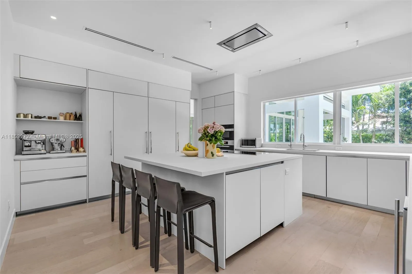 Key Biscayne, Florida 33149, United States, 6 Bedrooms Bedrooms, ,6 BathroomsBathrooms,Residential,Active,185537