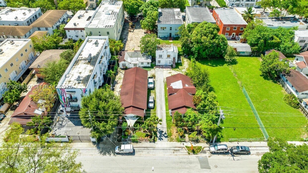 964 SW 3rd St