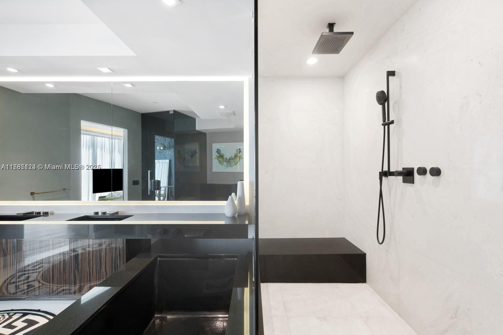 18555 COLLINS AVENUE COND - Residential
