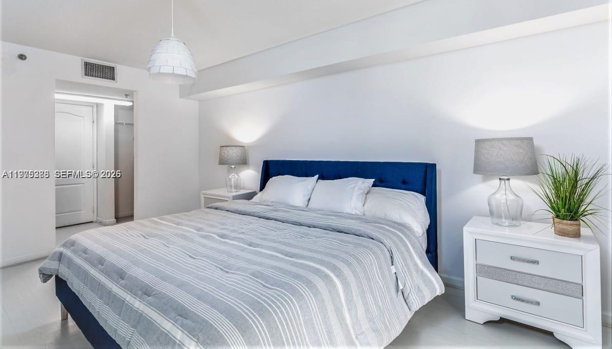 1200 Brickell Bay Dr 1808