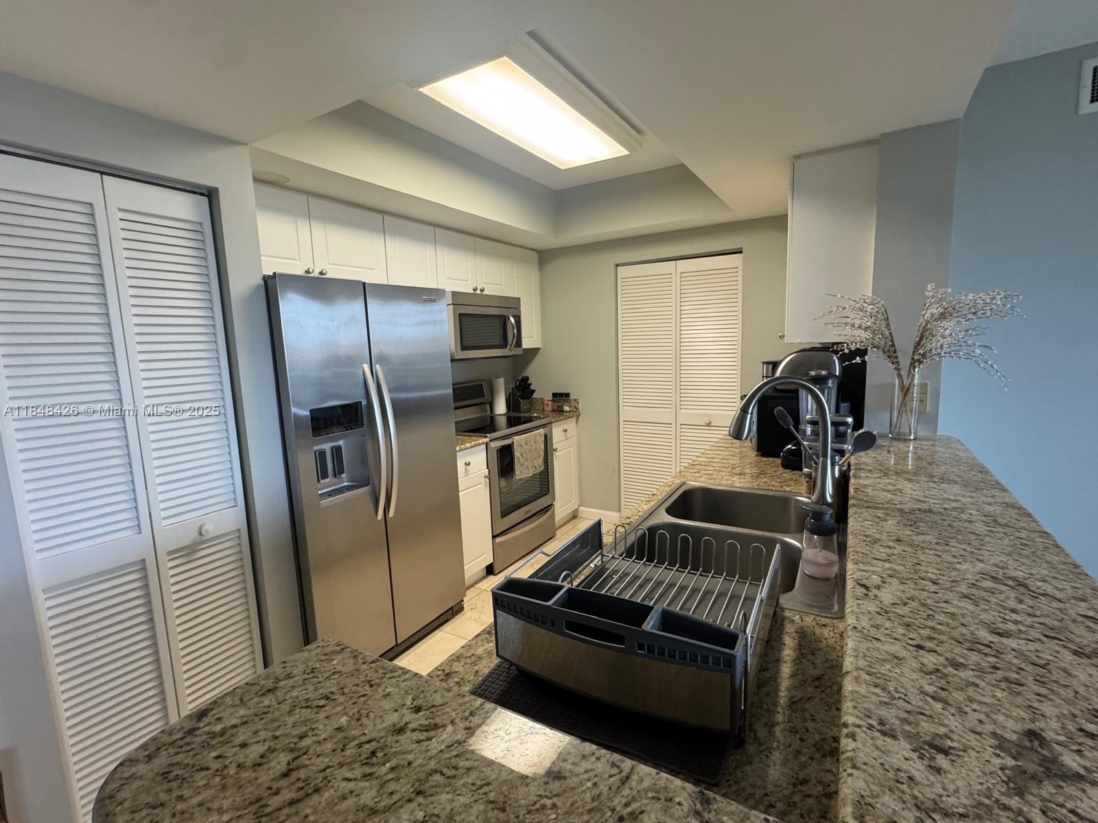 Beautiful 2-bedroom, 2-bathroom residence at Turnberry on the Green in the heart of Aventura. This spacious unit features elegant marble floors throughout and a split floor plan. Turnberry on the Green is a full-service building located just steps from the world-renowned Aventura Mall, fine dining, top-rated schools, and scenic walking paths around the golf course. Enjoy resort-style amenities including a pool, fitness center, spa, 24-hour security, and valet service. Live the Aventura lifestyle in one of its most desirable buildings!