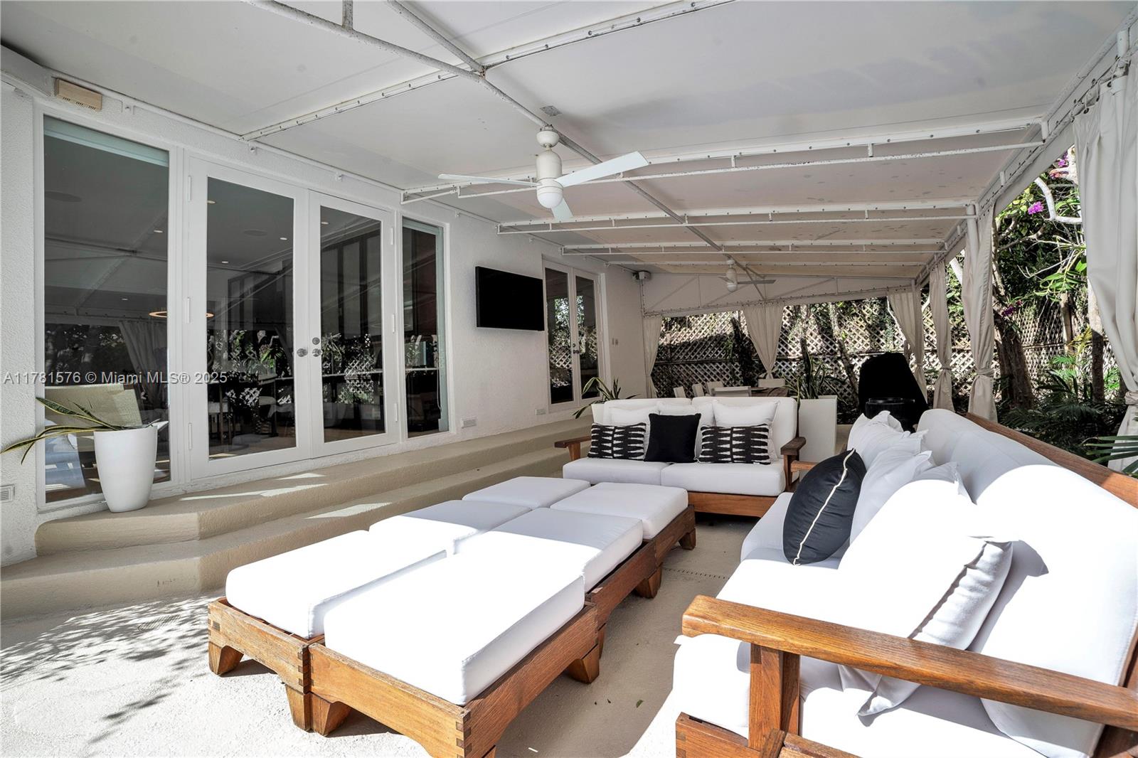 NAUTILUS EXTENSION - Residential